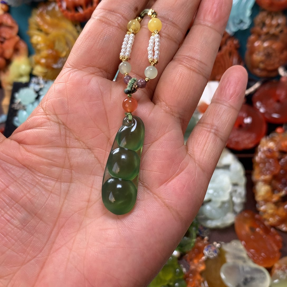 蛇纹石玉挂坠未镶嵌