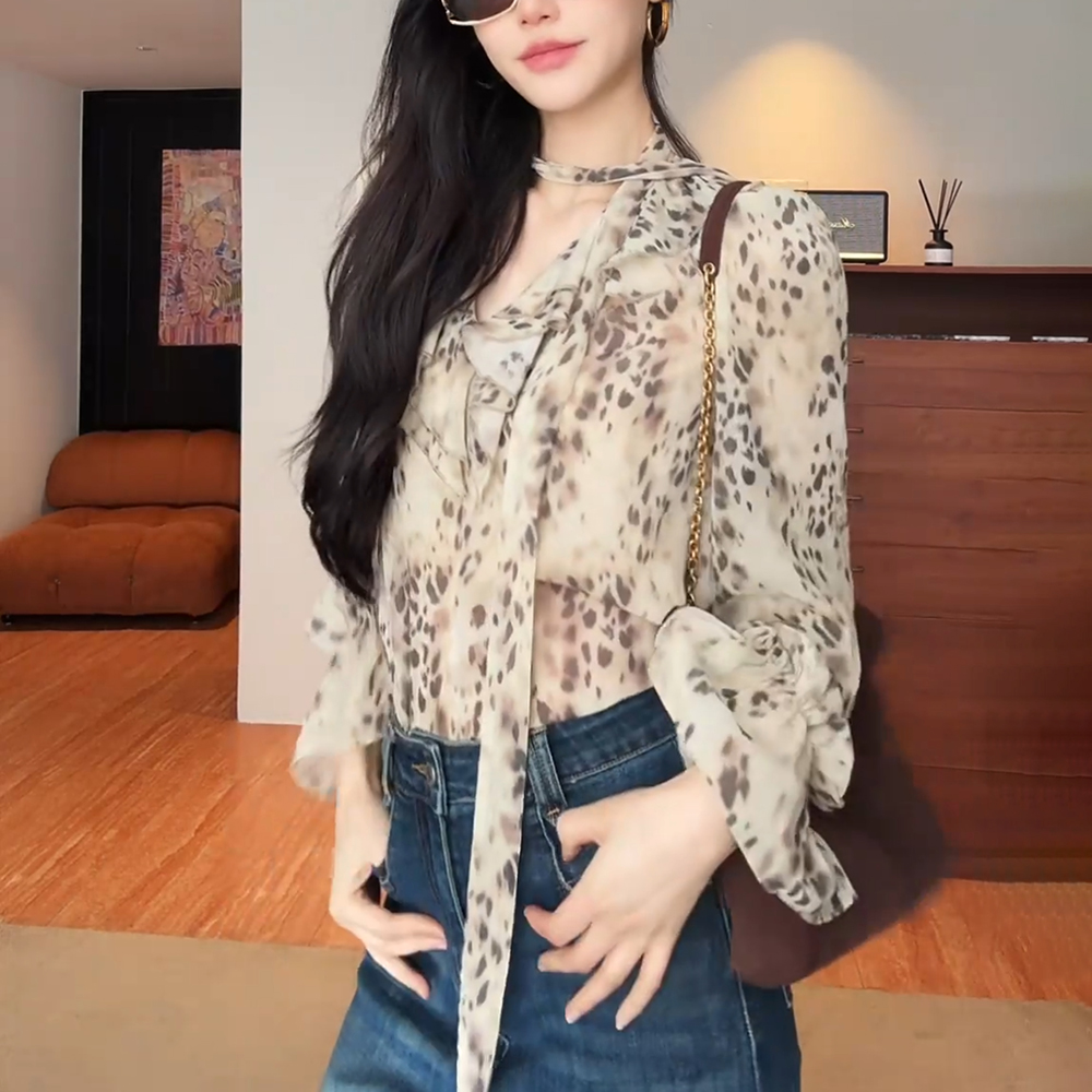 2025早秋季新款女飘带V领豹纹衬衫荷叶边雪纺时尚洋气减龄上衣