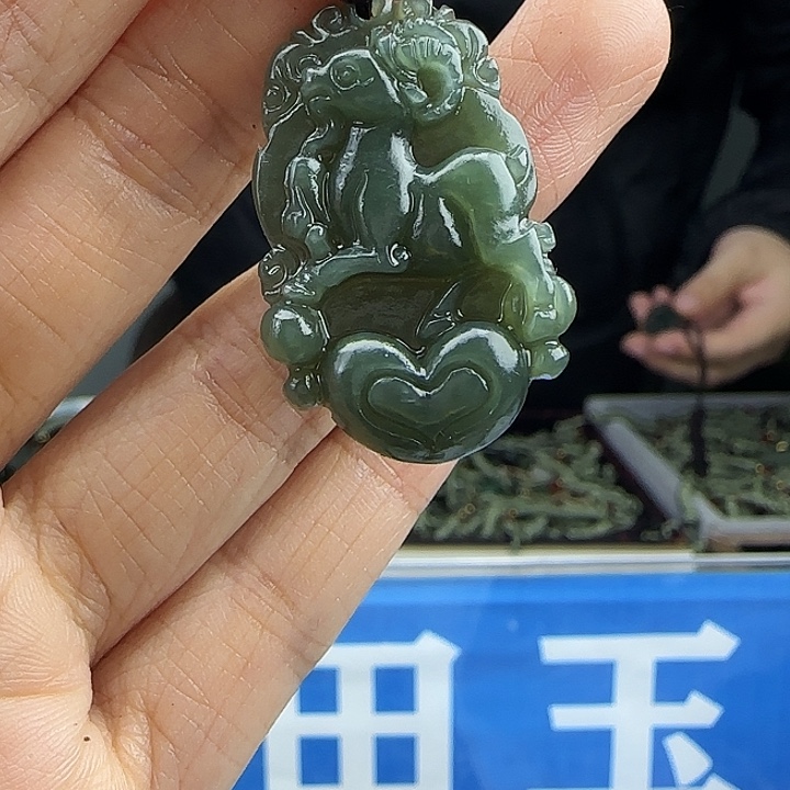 和田玉未镶嵌颈饰
