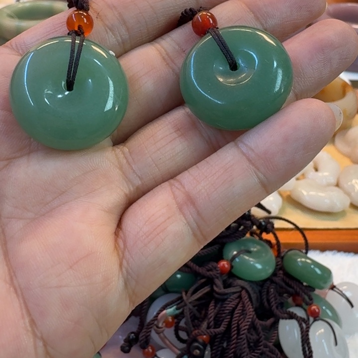 石英岩玉未镶嵌手镯