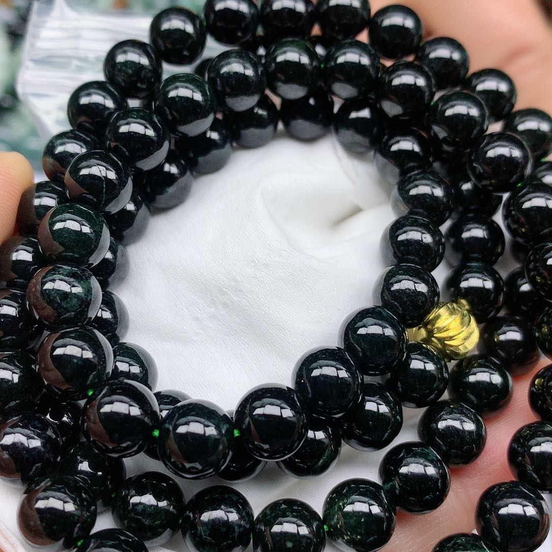 翡翠颈饰未镶嵌珠子