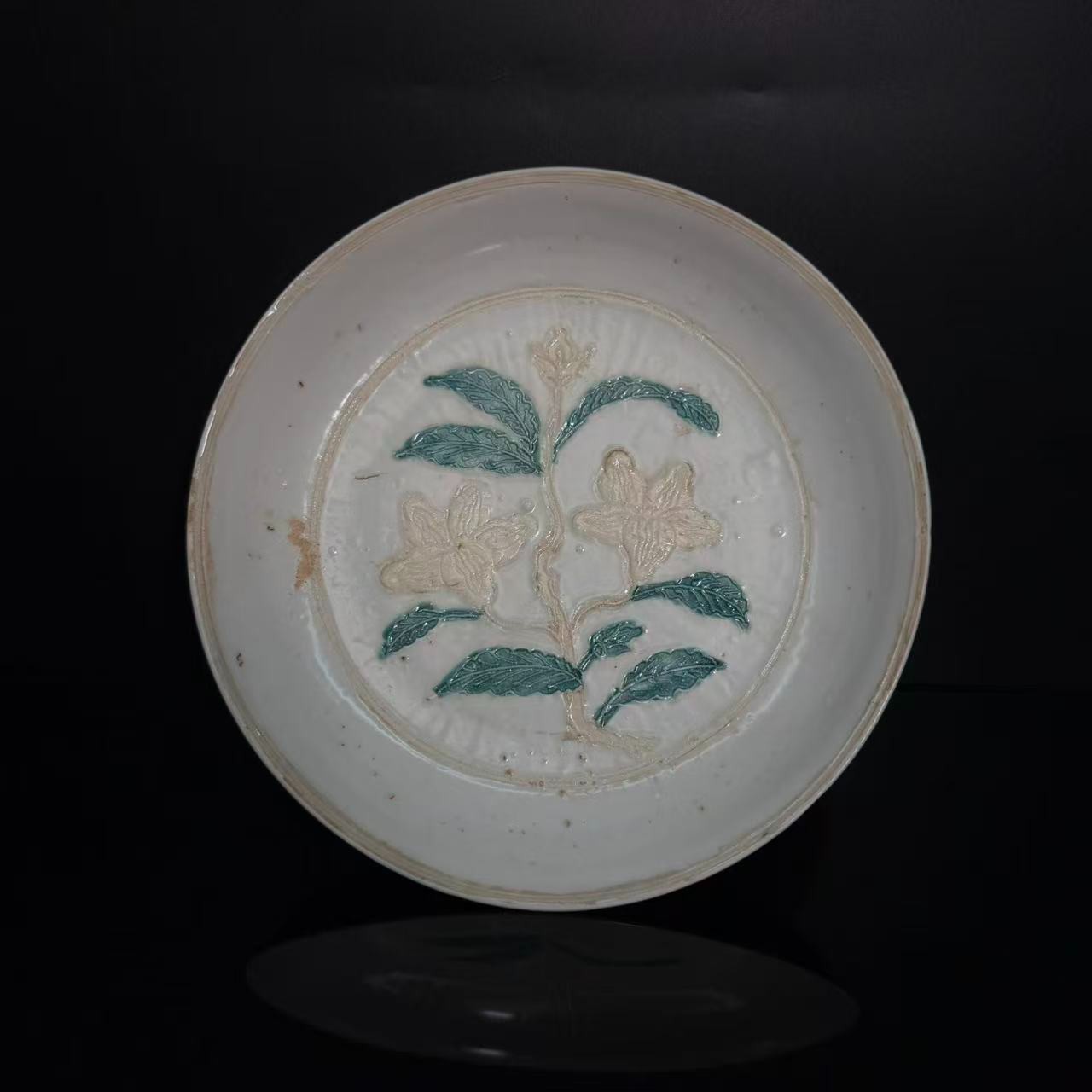 Lot68-定窑白瓷花卉盘-万历年款直径22.5cm-YC11120022001078