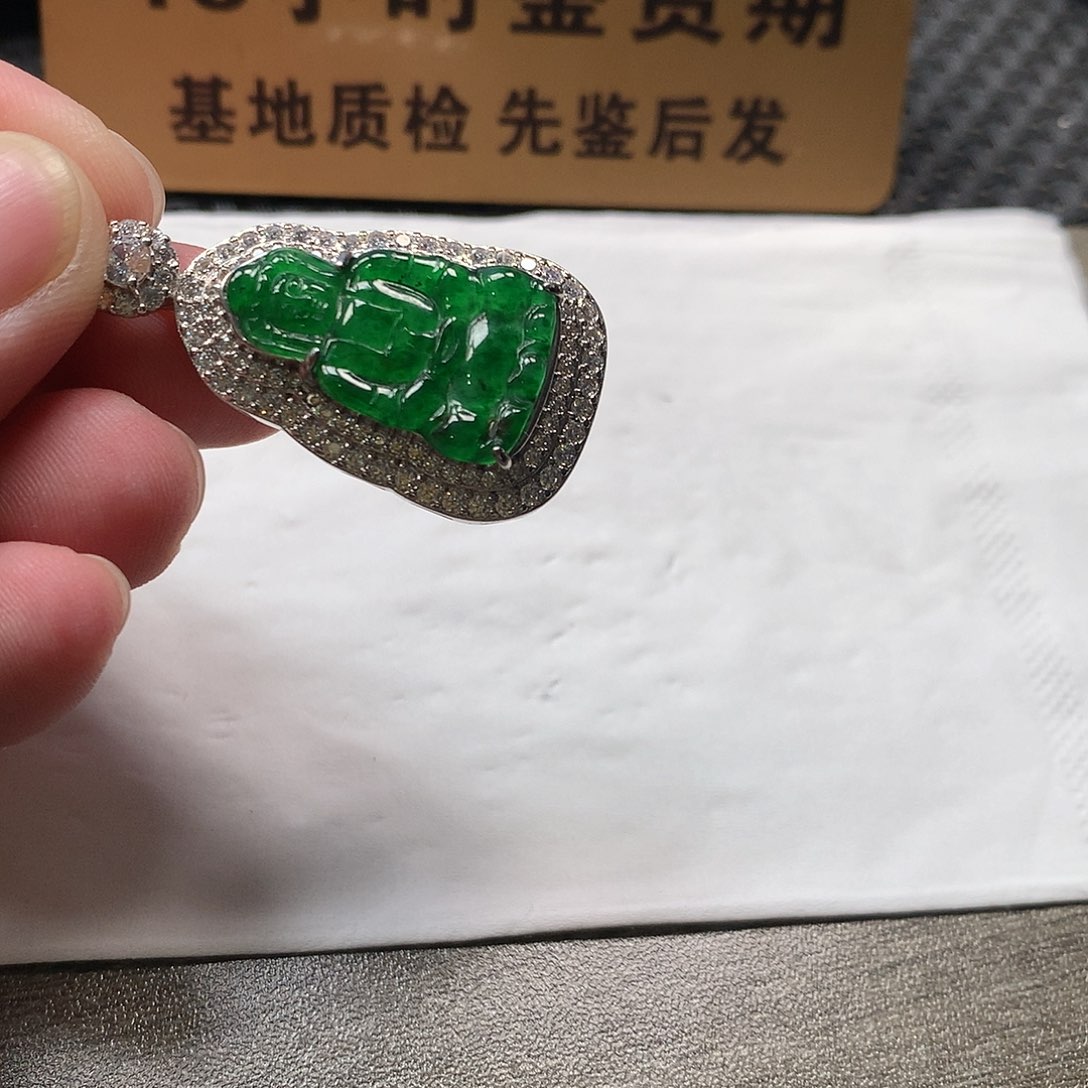 颈饰未镶嵌翡翠危料