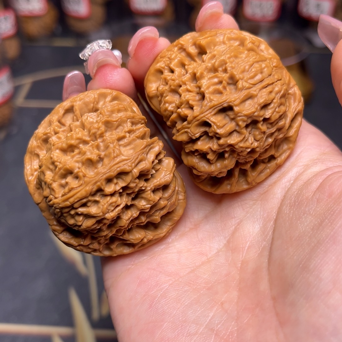 文玩核桃吊坠南疆石47.5