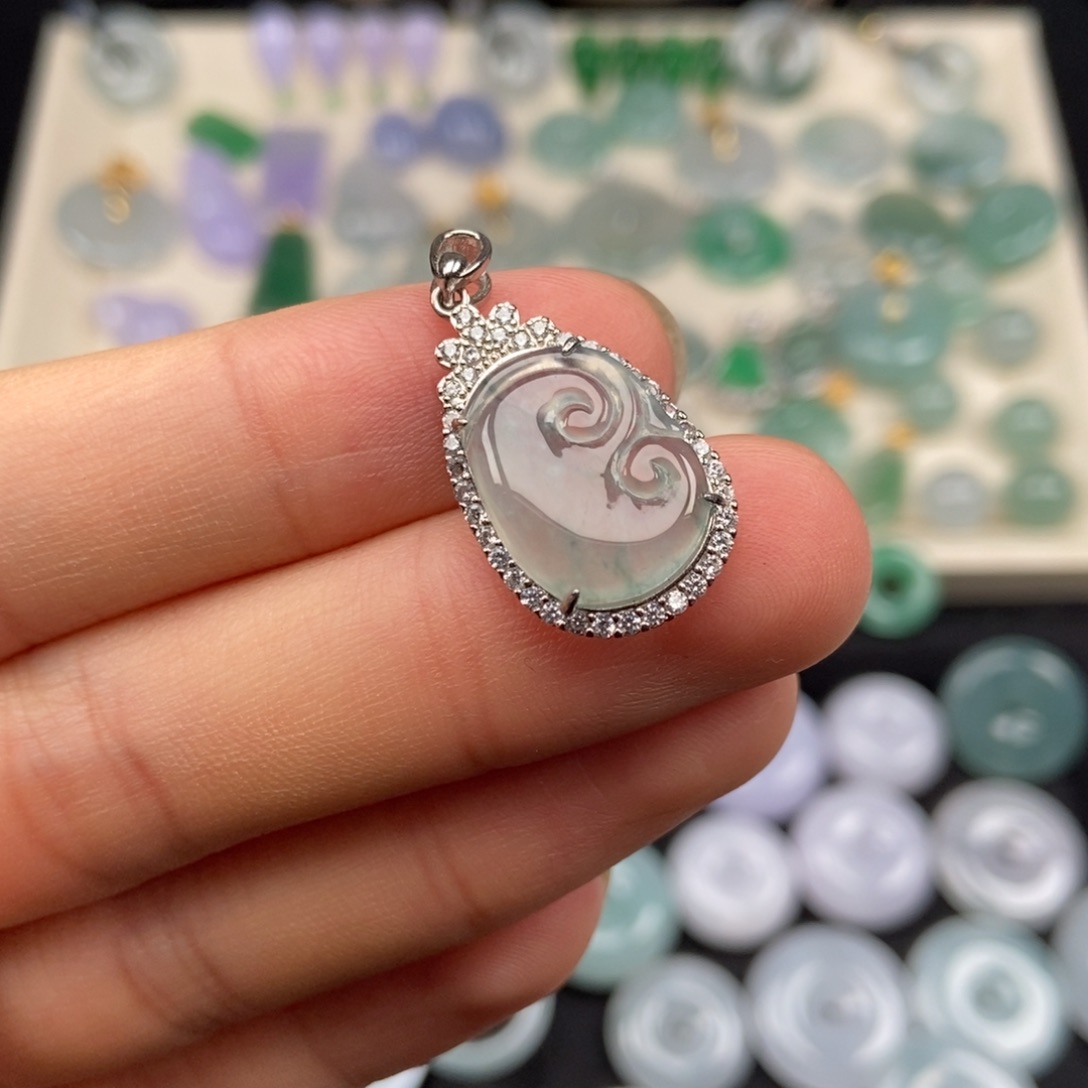 翡翠银S925镶嵌颈饰如意