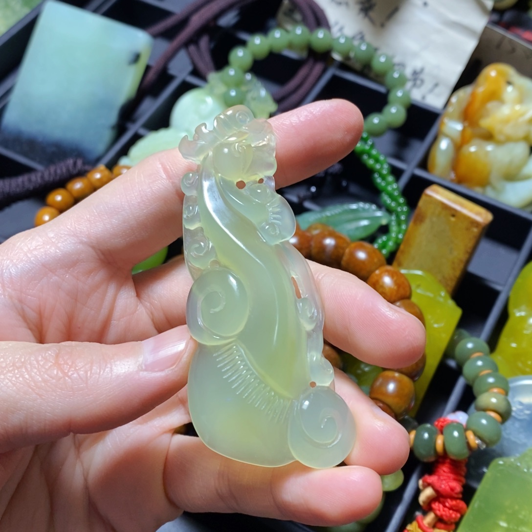 蛇纹石玉未镶嵌颈饰