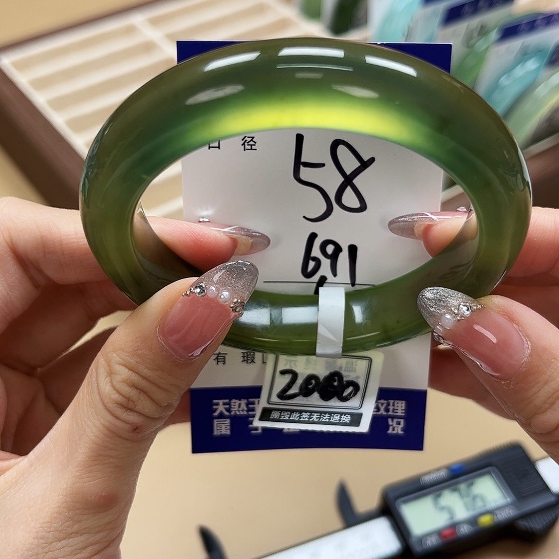 蛇纹石玉手镯未镶嵌