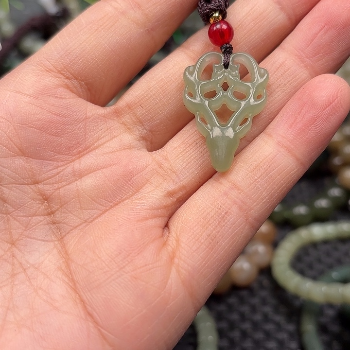 和田玉未镶嵌颈饰