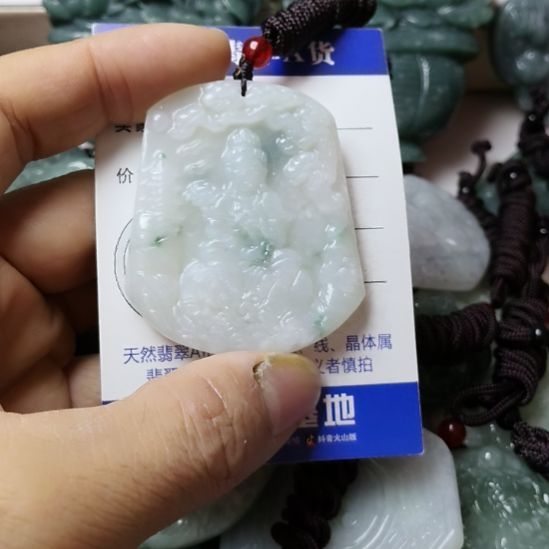 翡翠未镶嵌颈饰挂件