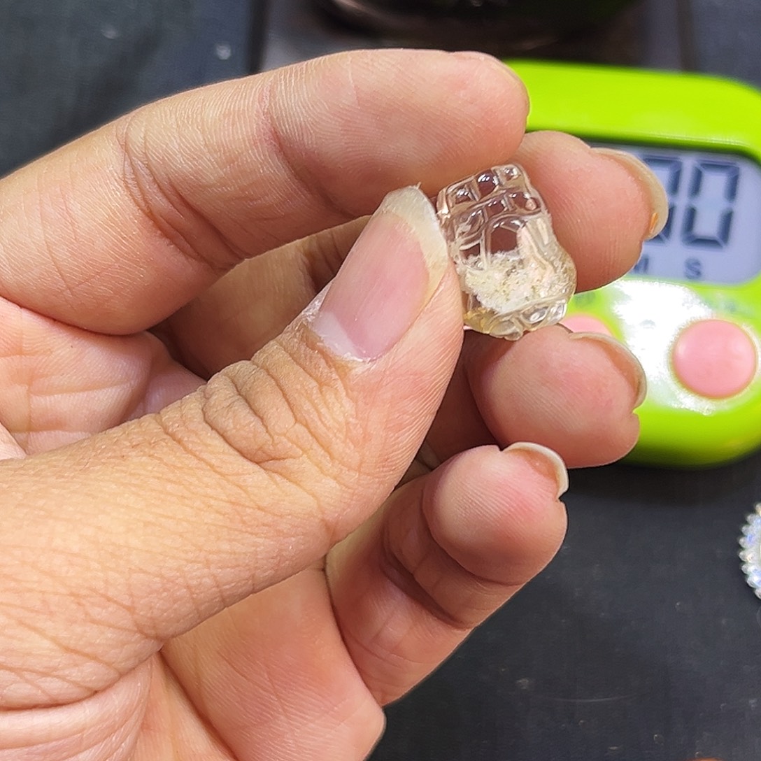 A***辰未镶嵌水晶颈饰白