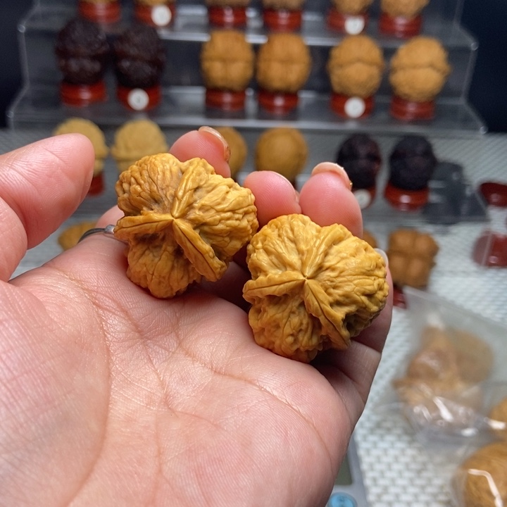 文玩核桃把件石斧三棱21