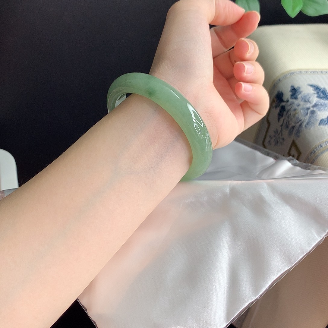 未镶嵌手镯翡翠（38号）