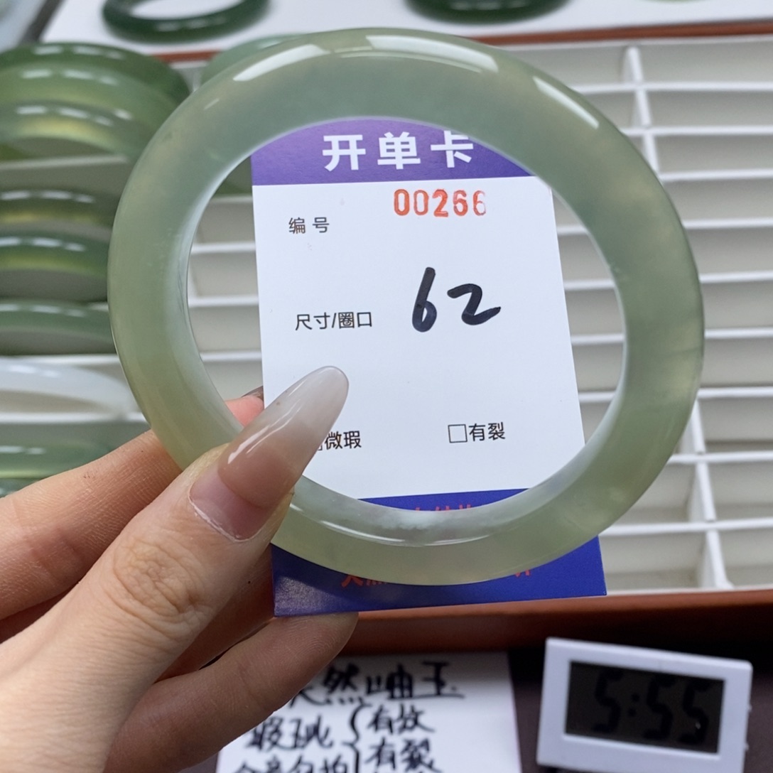 蛇纹石玉手镯未镶嵌