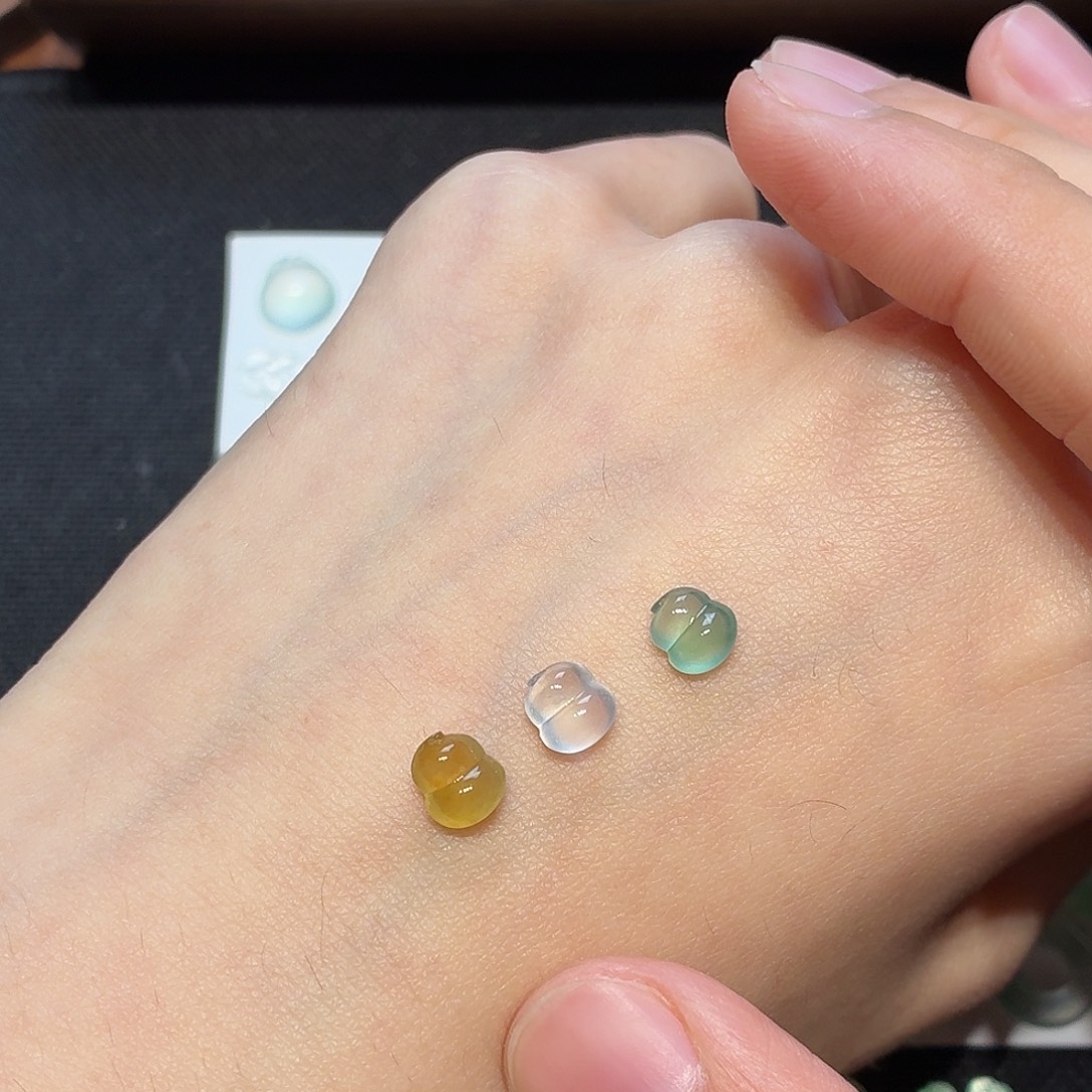 O***D翡翠未镶嵌颈饰4000