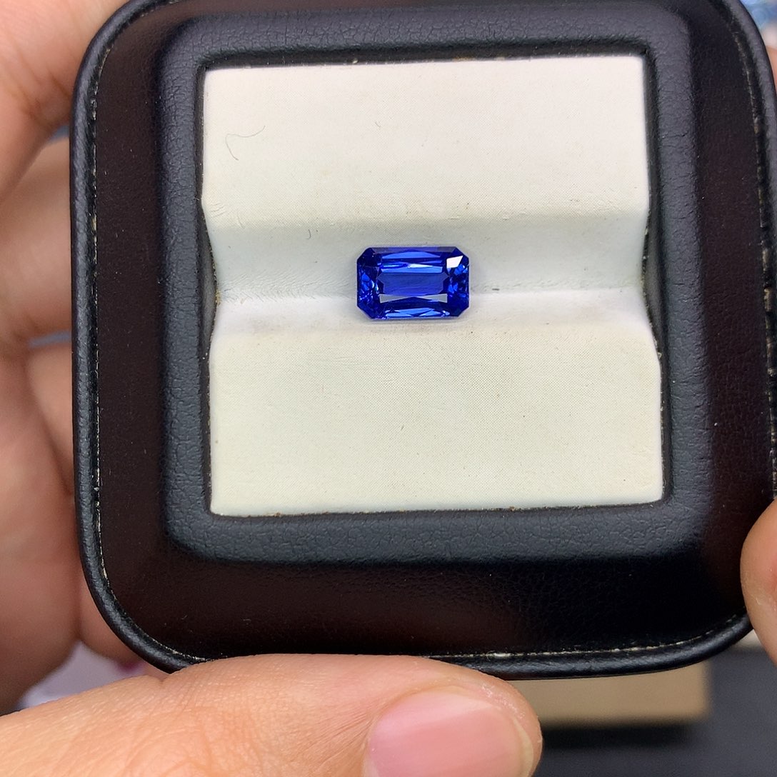 蓝宝石裸石2.18克拉全净祖切浓郁矢车菊