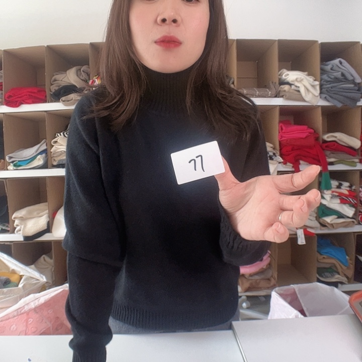 77黑色半高领纯山羊绒