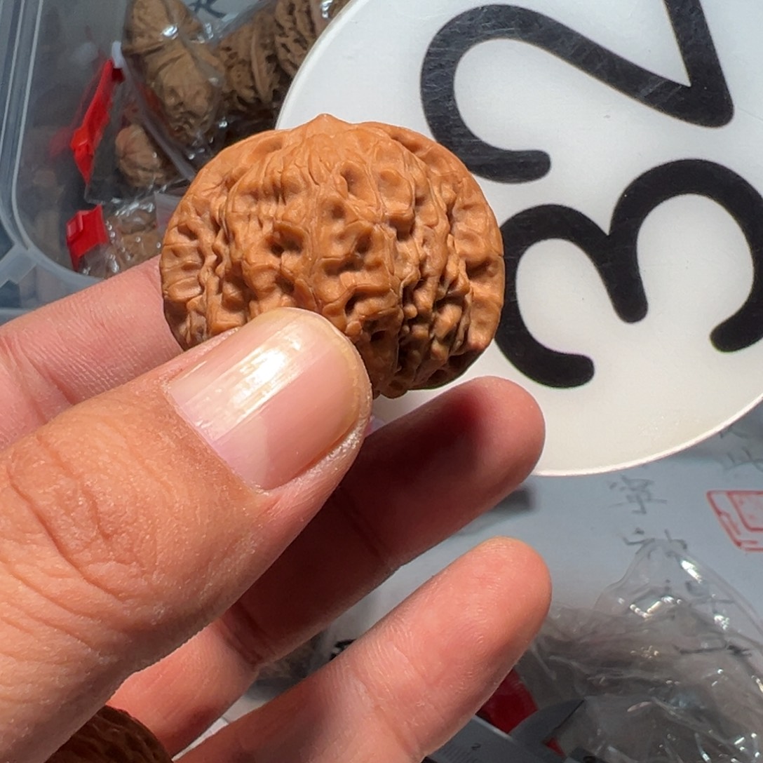 ****你文玩核桃，白色32号