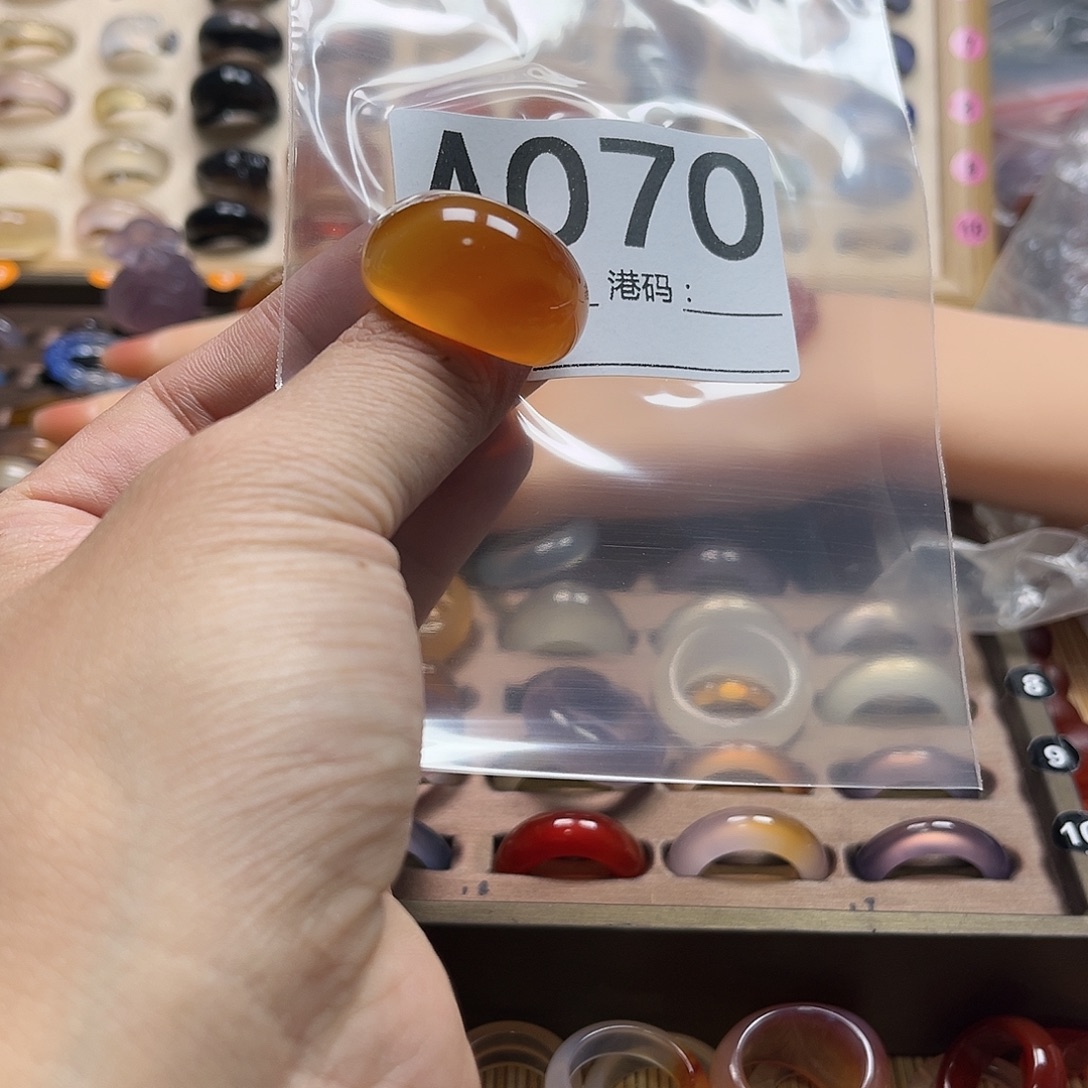 齐***力玛瑙/玉髓未镶嵌戒圈