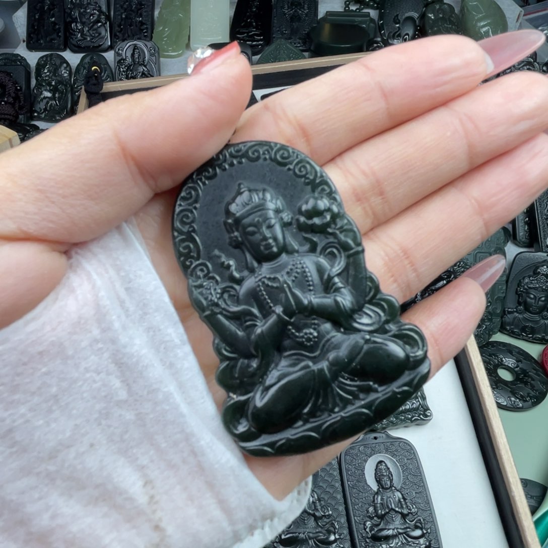 颈饰未镶嵌和田玉