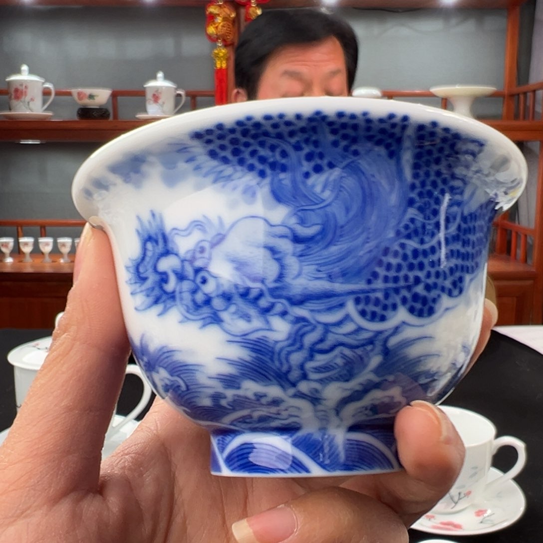 柴窑青花龙纹 八卦内绘压手杯