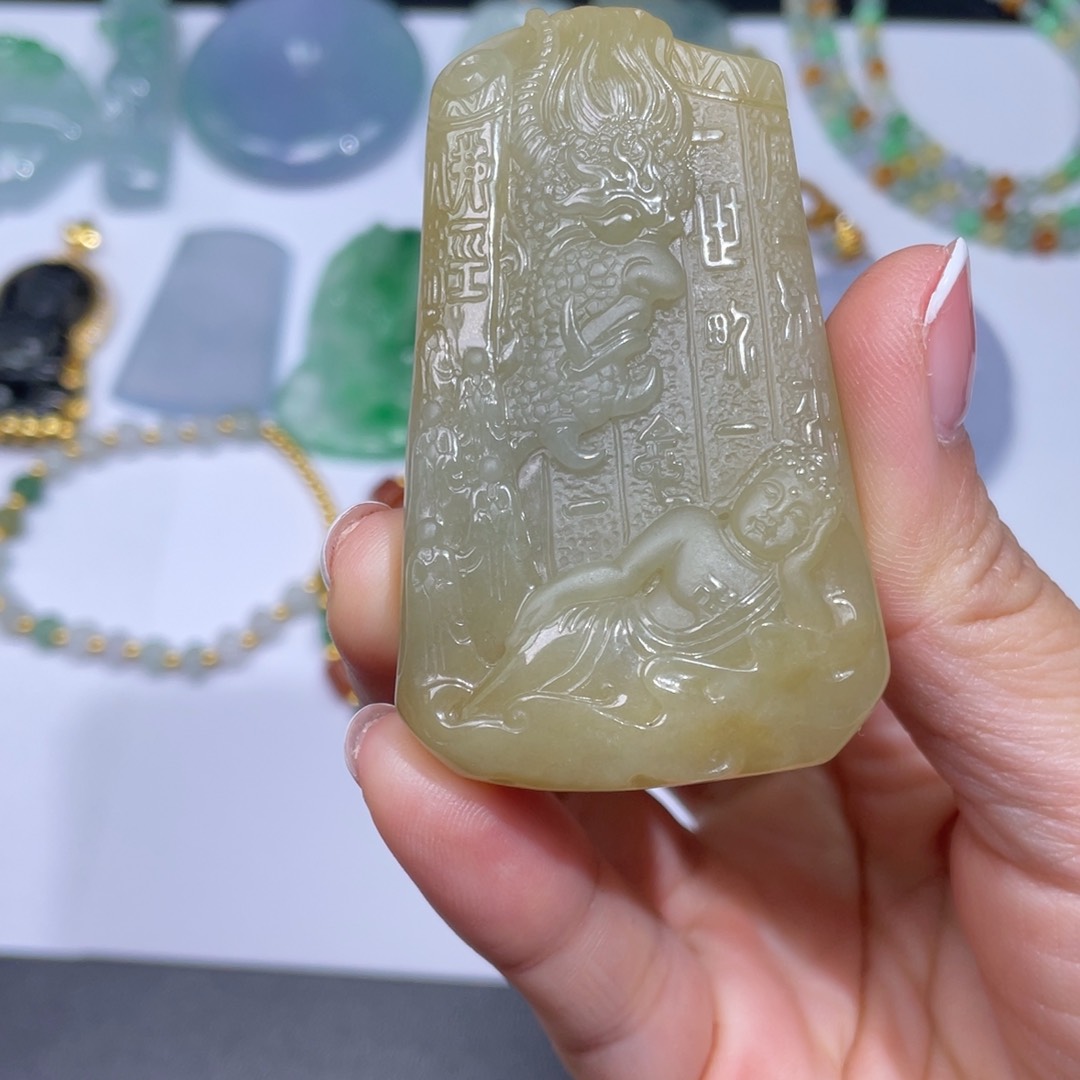 翡翠颈饰未镶嵌牌子