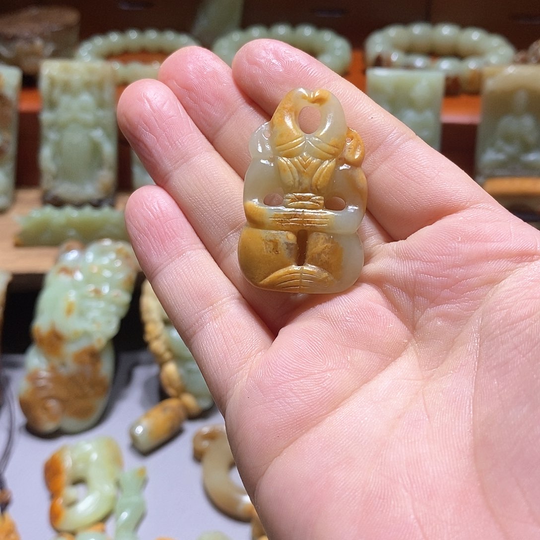 岫岩河磨玉（透闪石质玉）珠宝奇石未镶嵌