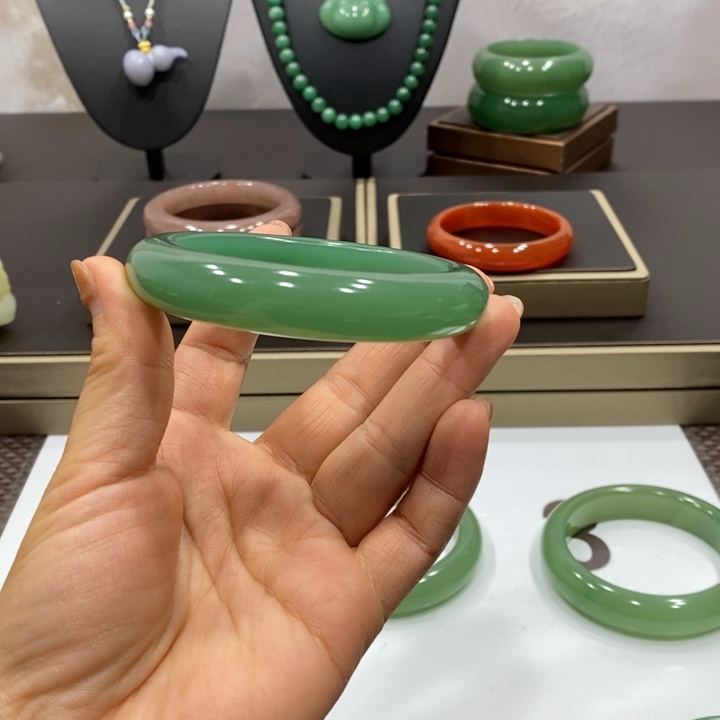 东陵石手镯未镶嵌有***福
