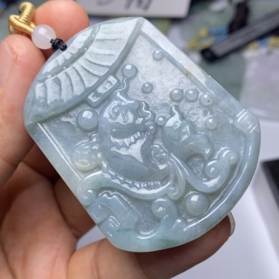 翡翠未镶嵌颈饰翡翠