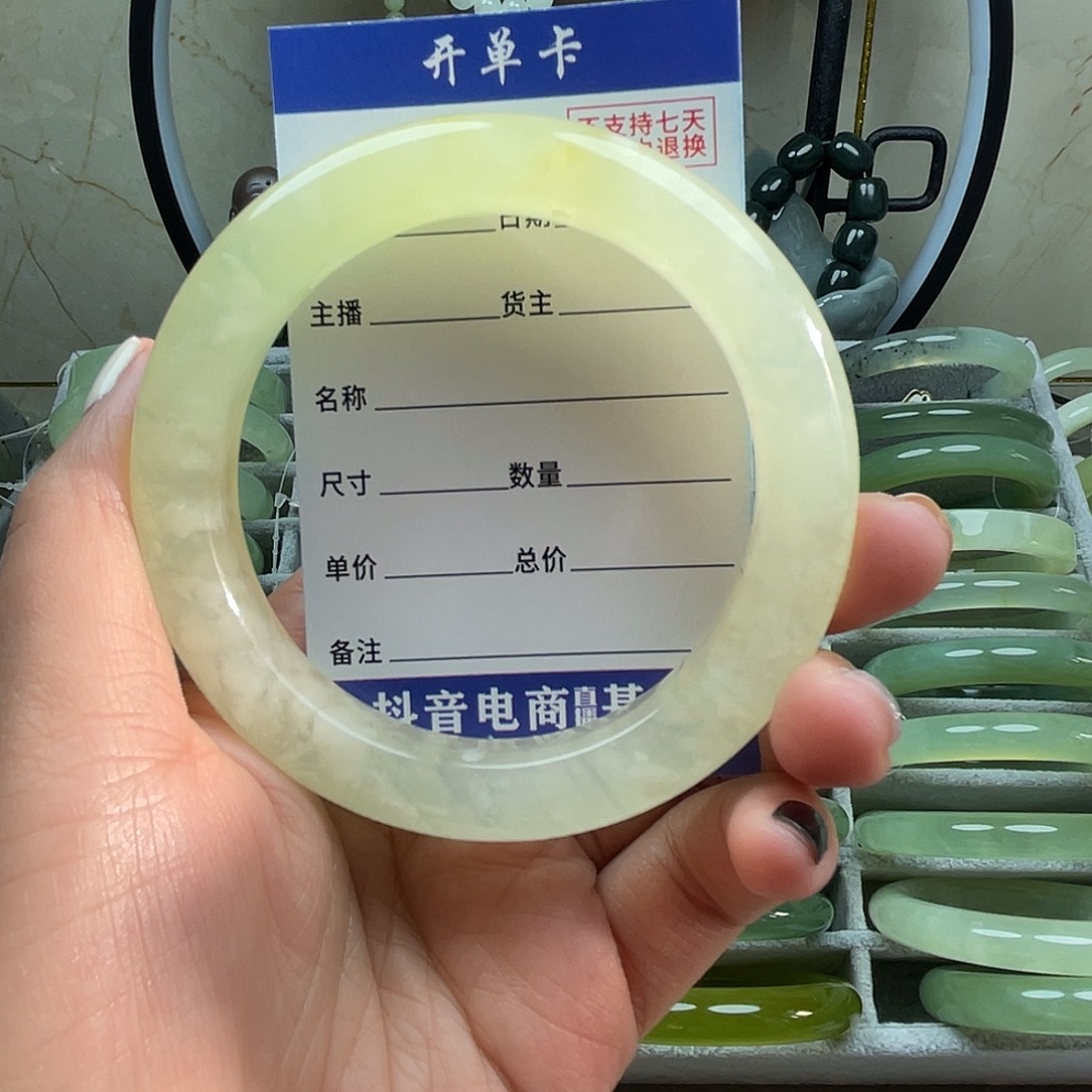 会***谢蛇纹石玉未镶嵌手镯微瑕