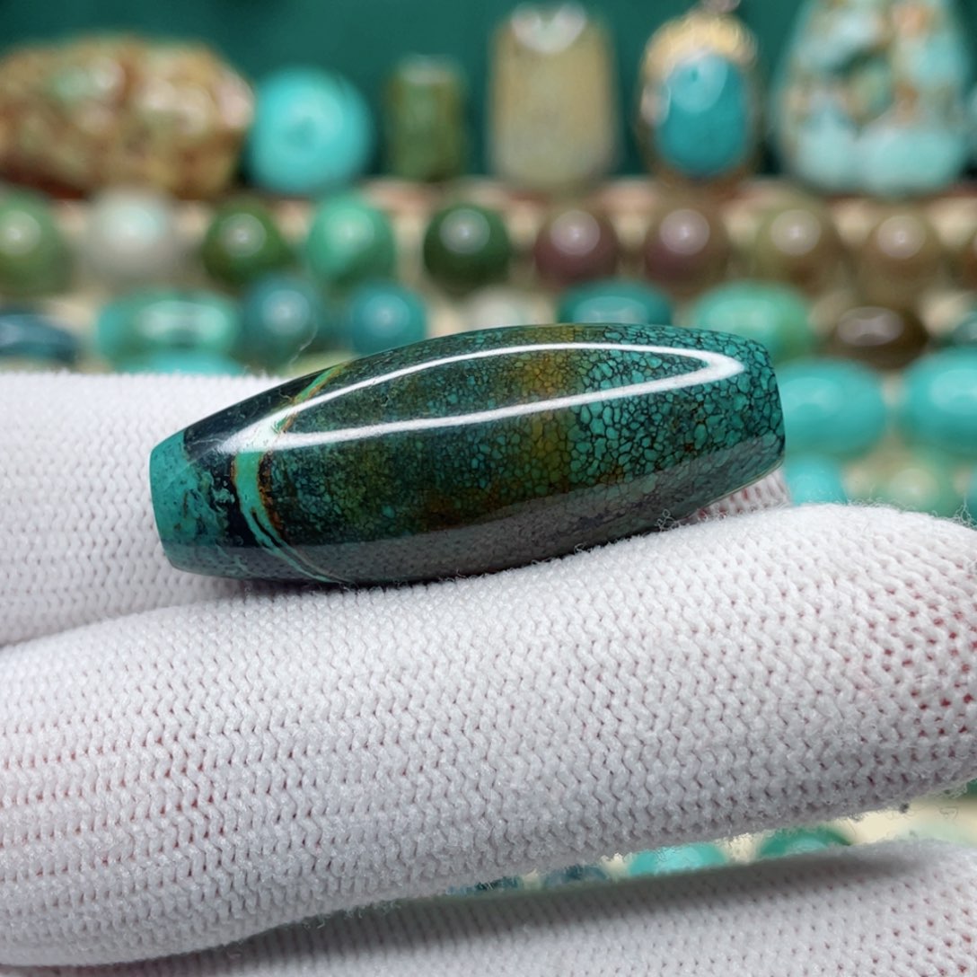 未镶嵌绿松石颈饰