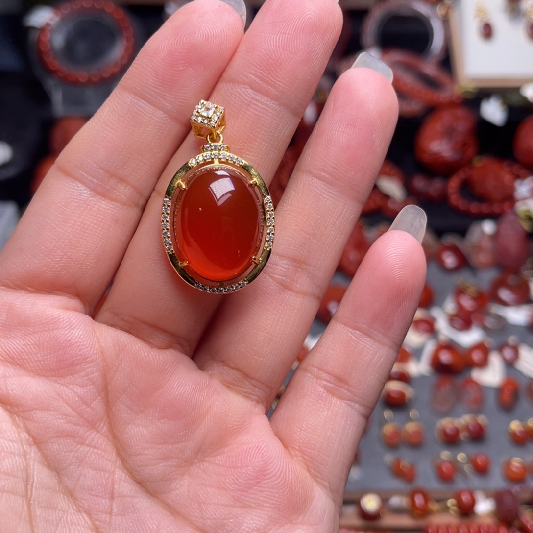 南红玛瑙银S925镶嵌原矿冰红吊坠