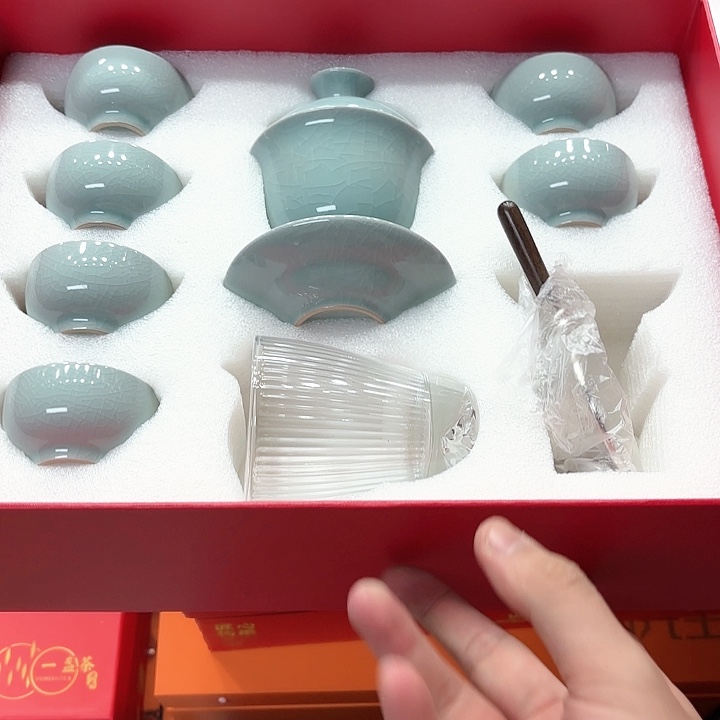 孤品茶具套装等。      