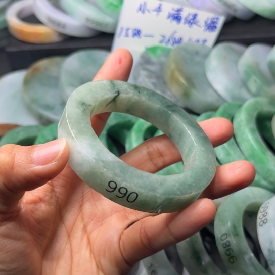 定制翡翠未镶嵌翡翠手镯