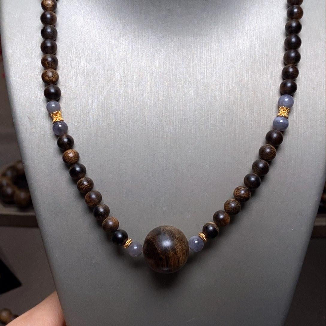 沉香手串越南芽庄瘤疤紫棋楠0.6➕白棋瘤疤设计