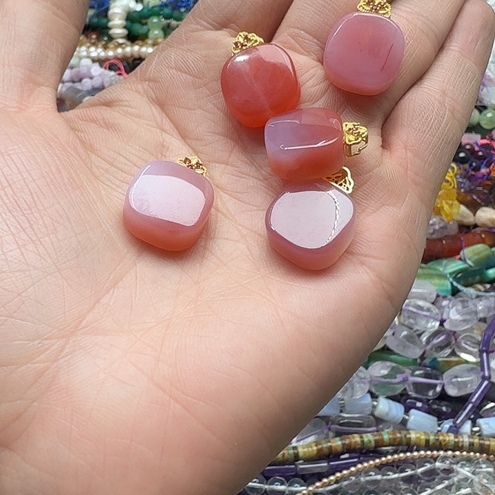 玛瑙/玉髓未镶嵌珠宝半成品一个10mm盐源吊坠