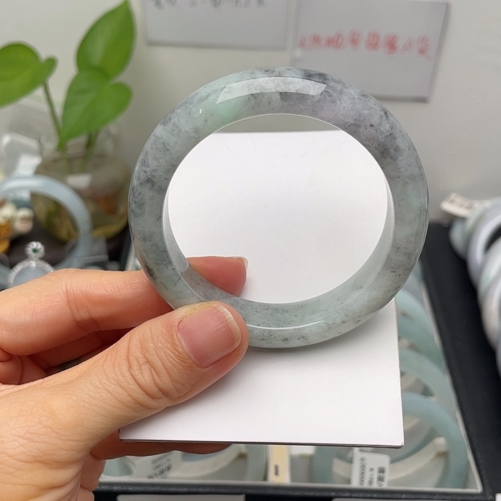 翡翠未镶嵌手镯50.6正圈小纹