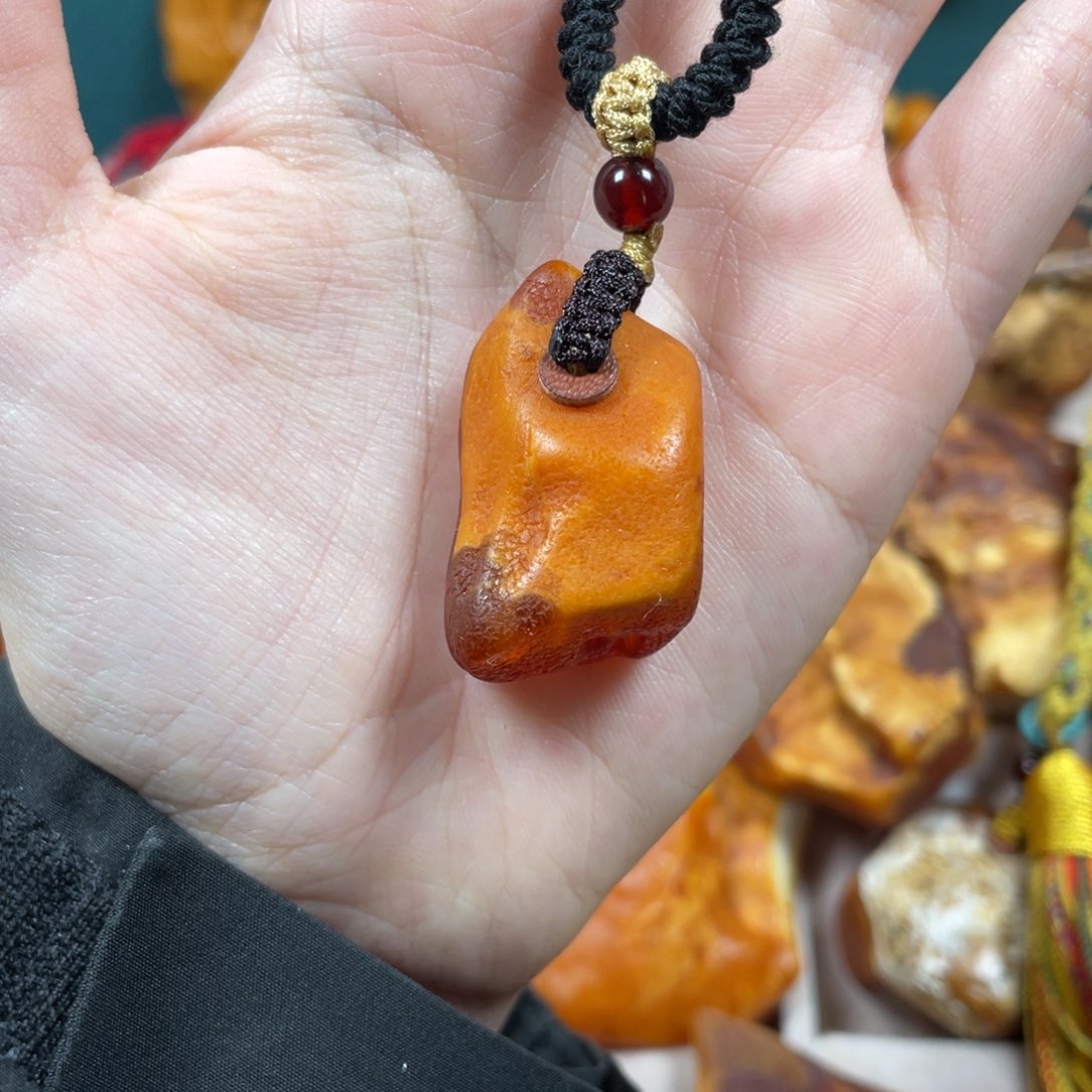 琥珀珠宝奇石未镶嵌