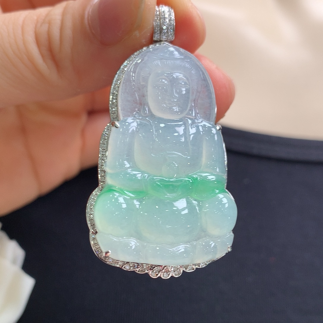 翡翠18K金镶嵌颈饰观音