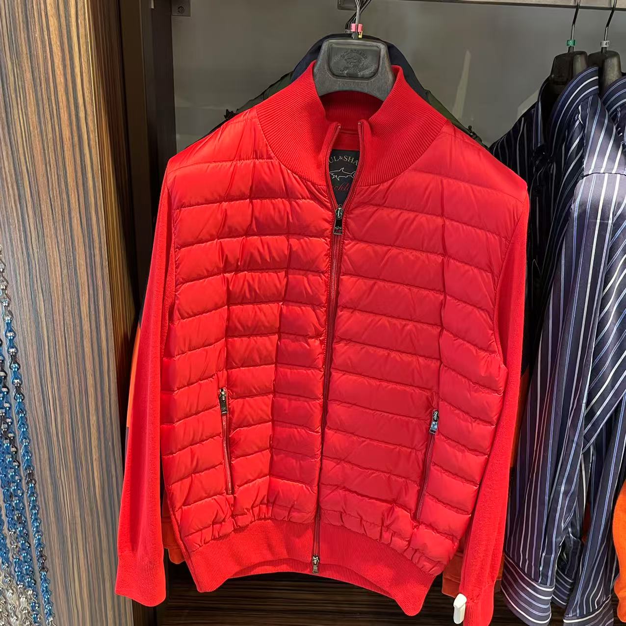 保鲨 不退换 特价白鹅绒羊毛拼接正红色羽绒服 下单联系客服