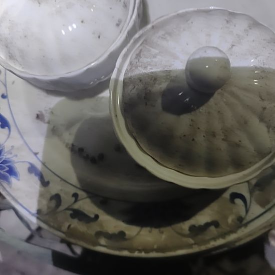 瓷发两个炖盅，调料罐子！