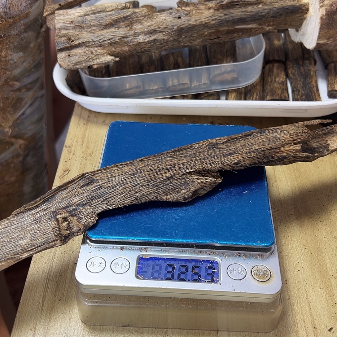 香料绿奇楠虫漏白棋32克