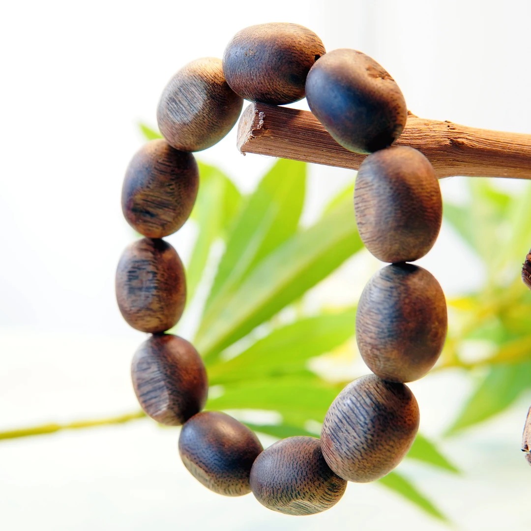 沉香海南莺歌绿奇楠沉香手串留疤珠单圈（16年树心油）