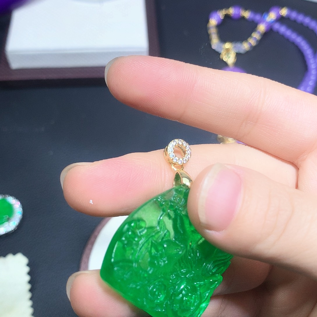 铜合金九尾绿色吊坠