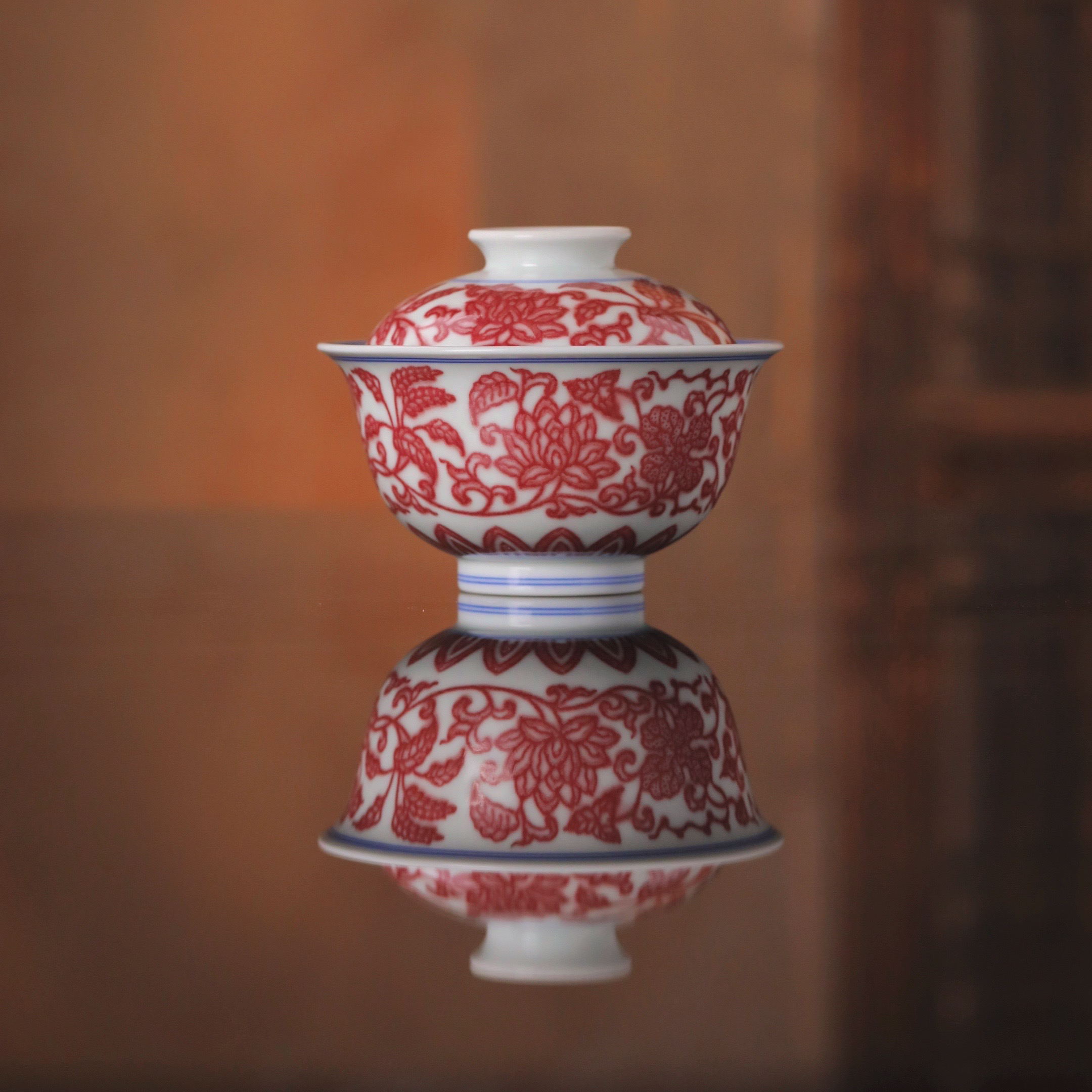 景德镇釉里红荷花纹盖碗