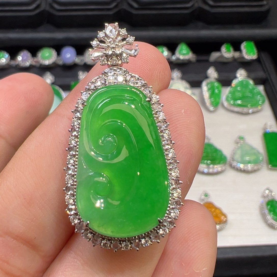 翡翠吊坠(不含链)18K金镶嵌