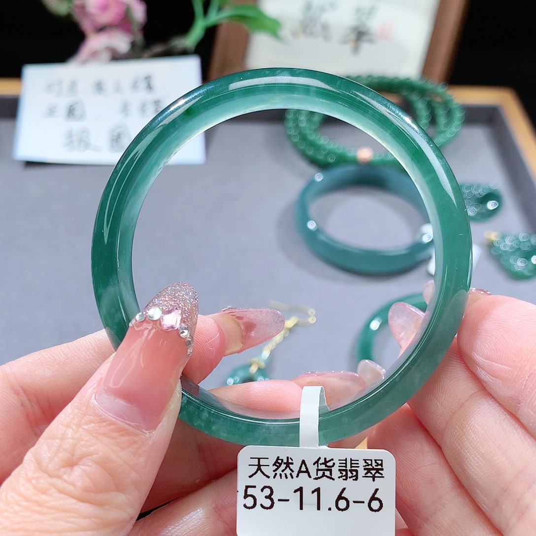 翡翠手镯（圆镯）未镶嵌