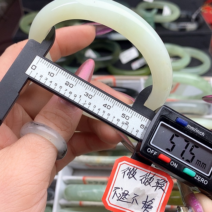 蛇纹石玉手镯未镶嵌895