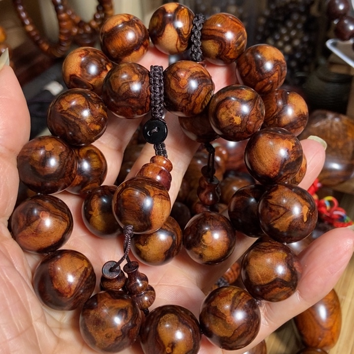 宇***辰黄花梨/降香黄檀海南大发财纹尺寸1.8的两串