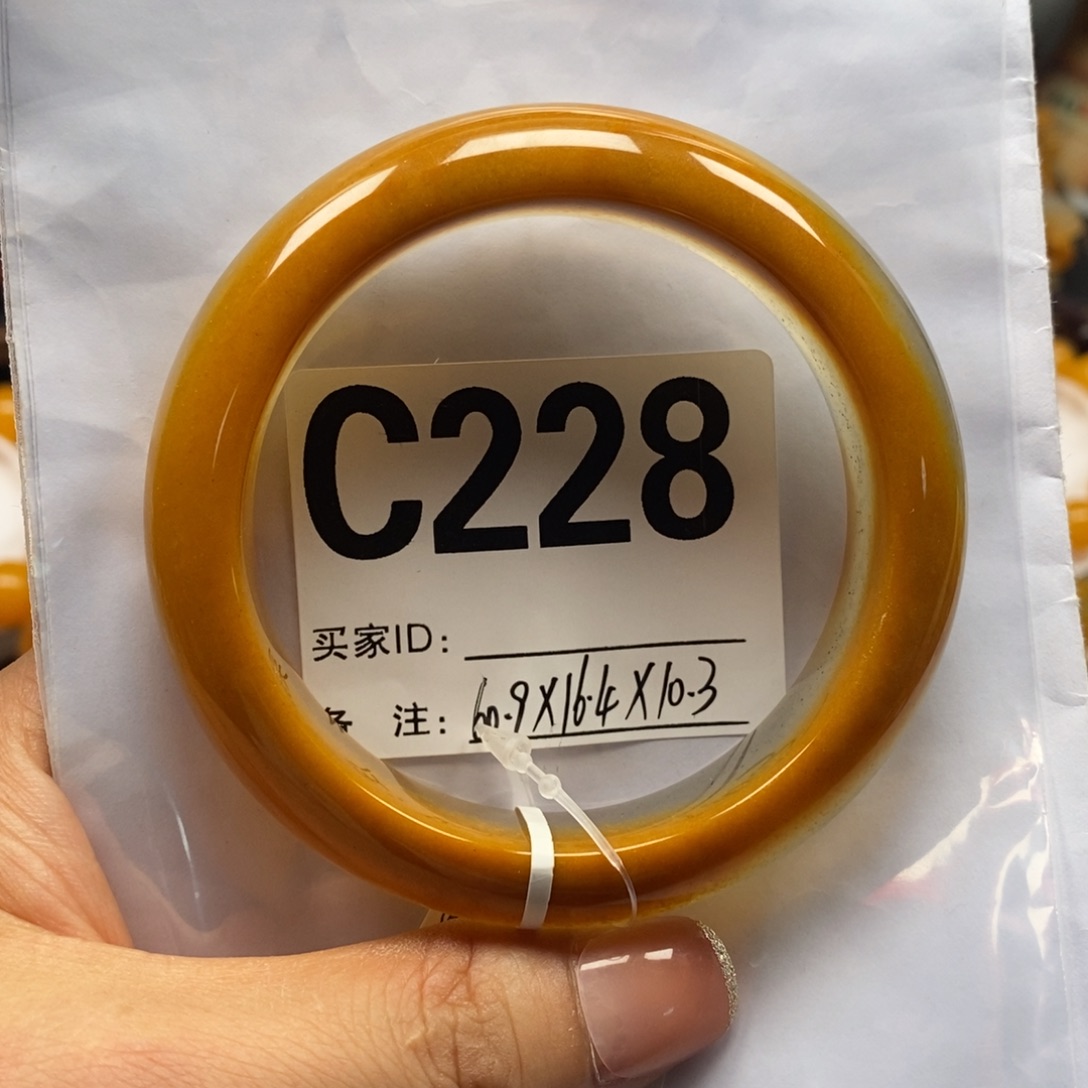 乐***淘石英质玉（黄龙玉）未镶嵌颈饰60圈口手镯C228