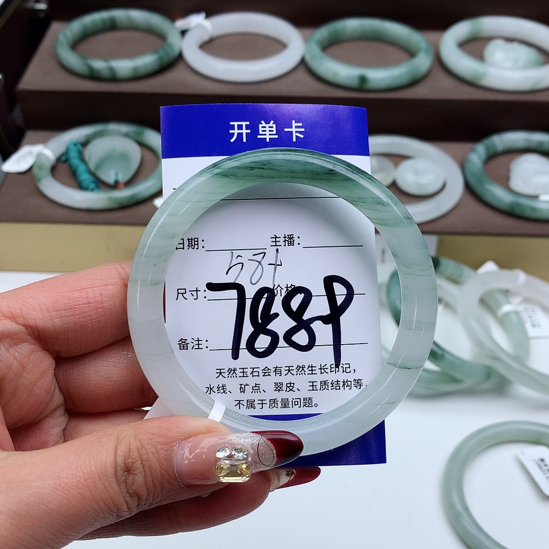 石英质玉手镯未镶嵌橘**?
